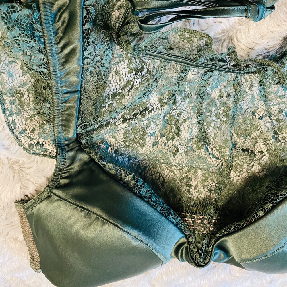 VS Dream Angels Lace bra/top 32B
